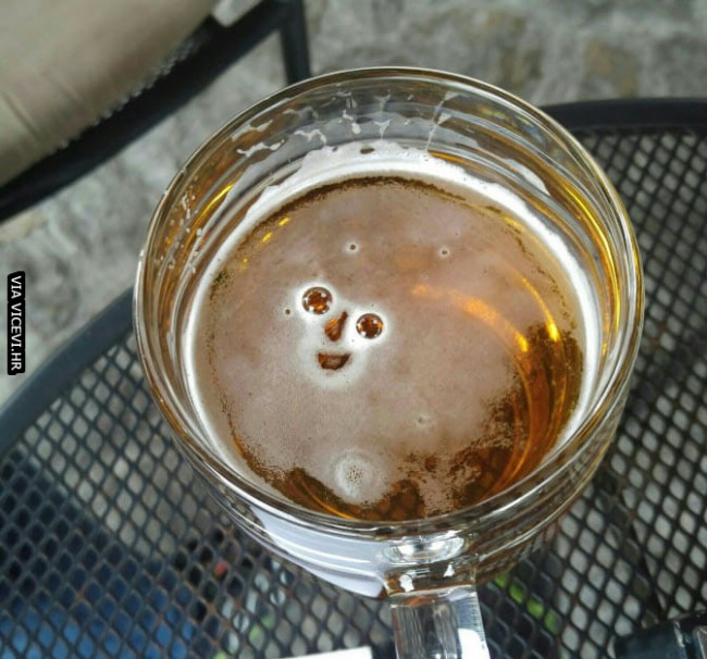 Imate li nekog tko gleda u vas kao što ovo pivo gleda u mene