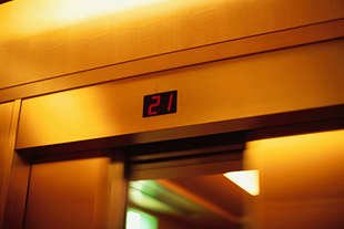 Umirovljenik tri dana zaglavljen u liftu