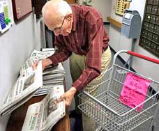 Ima 102 godine i raznosi novine