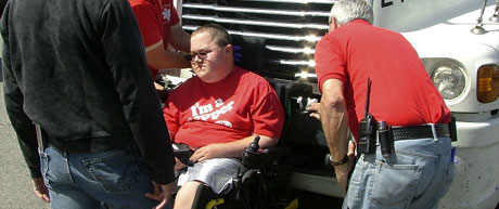 Kamion u SAD-u gurao invalida u kolicima desetak kilometara