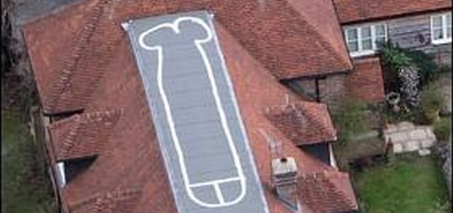 Google Earth natjerao studenta da na krovu kuće naslika penis